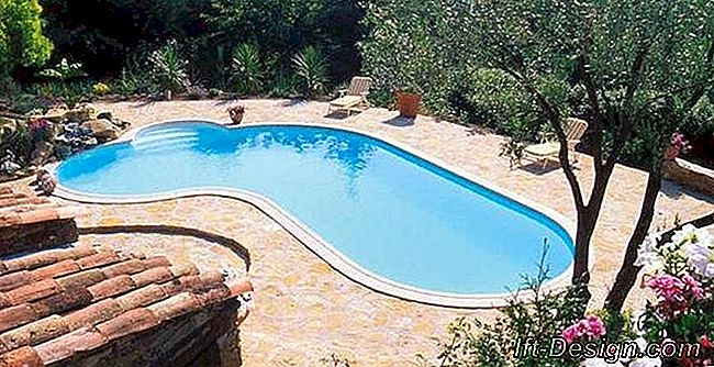 Dossier: una piscina en la parte superior.