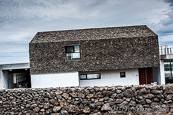 Landschaftsgestaltung der Vorderseite seiner Garage