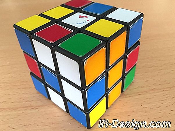 Toque de los 80 con el cubo de Rubik.