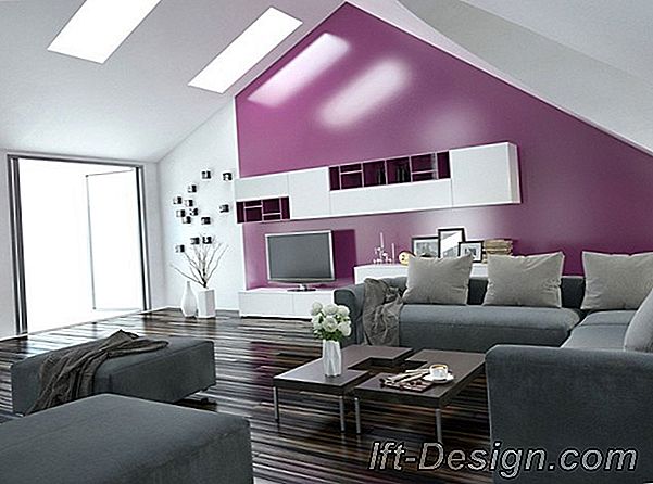 Milyen színekkel rendelkezik a nappali falán és a gerendás mennyezeten?