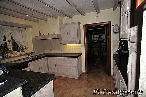 Renovatie van rustieke houten keukenmeubelen