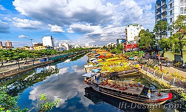 Bình hoa bất thường với giá nhỏ