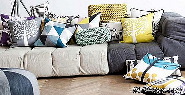Almofadas estampadas para iluminar o sofá
